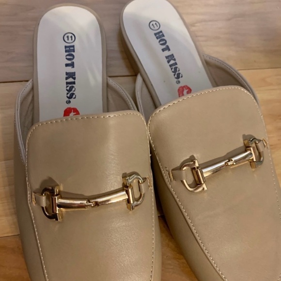 Hot Kiss Women’s Horsebit. Mules Size 11. - Picture 11 of 11